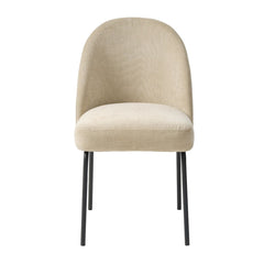 Creston-tuoli hiekan värisellä Chenille-verhoilukankaalla ja mustilla metallijaloilla.