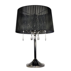 Kaunis Design By Gönlundin musta Crystal-pöytävalaisin. Valaisimen varjostin on musta ja jalka mustakromin värinen.