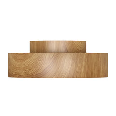 Oak-plafondi puunvärisellä metallirungolla.