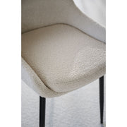 Sierra-tuoli vaalean beigellä kangasverhoilulla.