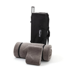 TEMPUR-matkasetti sisältää TEMPUR-sijauspatjan (3,5 cm) ja TEMPUR-matkatyynyn, joissa harmaa veluuriverhoilu.