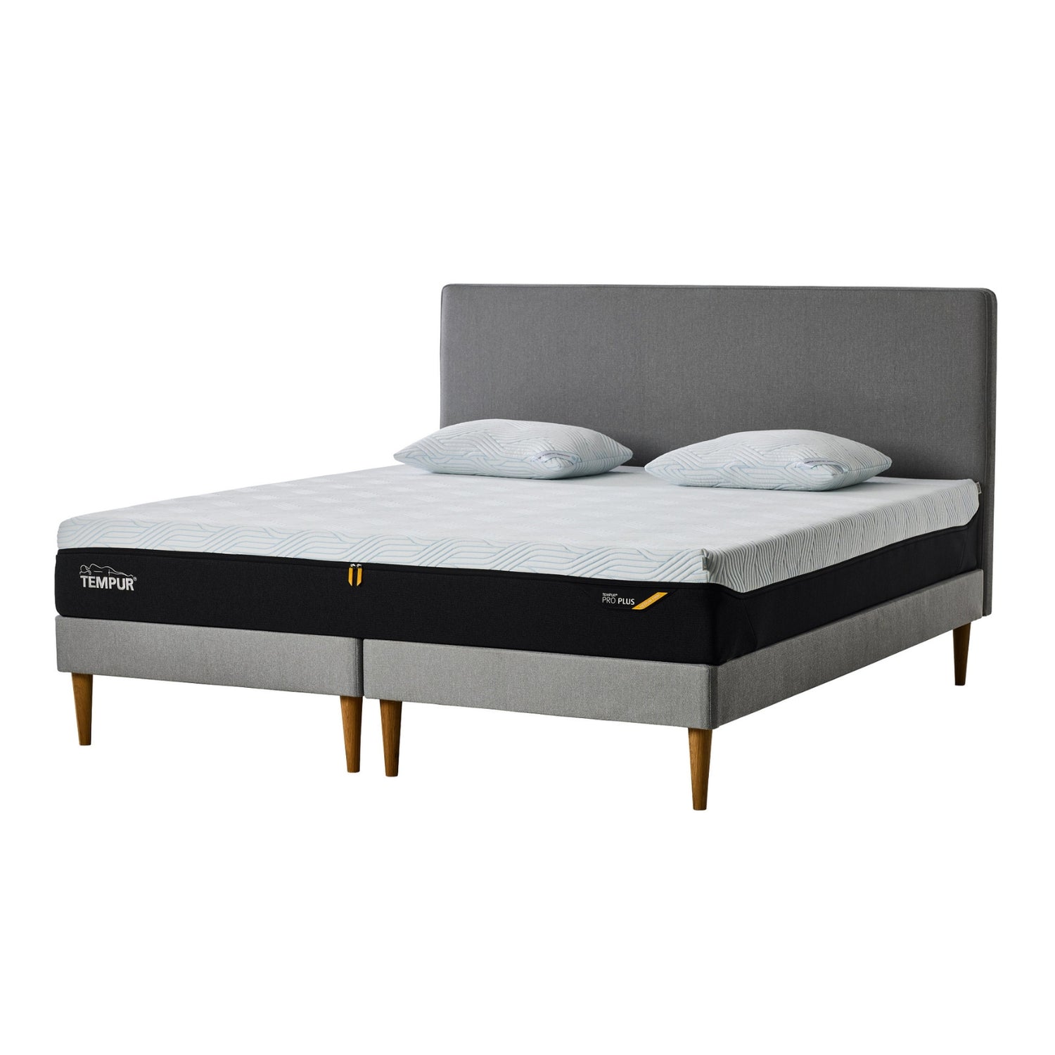 Kuvassa on yhdistetty 2 erikseen myytävää Tempur Stay -vuoderunkoa patjoilla, parisängyksi. TEMPUR® Stay -vuoderunko sopii kaikille erikseen myytäville TEMPUR®-patjoille. Kuvan Tempur-lakanat, tyynyt ja sängynpääty myydään myös erikseen.