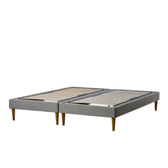 Kuvassa on yhdistetty 2 erikseen myytävää Tempur Stay -vuoderunkoa parisängyksi. TEMPUR® Stay -vuoderunko sopii kaikille TEMPUR®-patjoille. Vuoderungossa on 19 cm tammijalat.