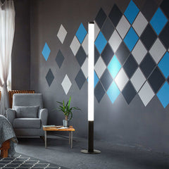 Kuvassa on Tower-lattiavalaisin, musta/valkoinen akryyli. Valaisin on himmennettävä.