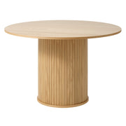 Tammenvärinen Nola-ruokapöytä, pöytälevyn halkaisija 120 cm.
