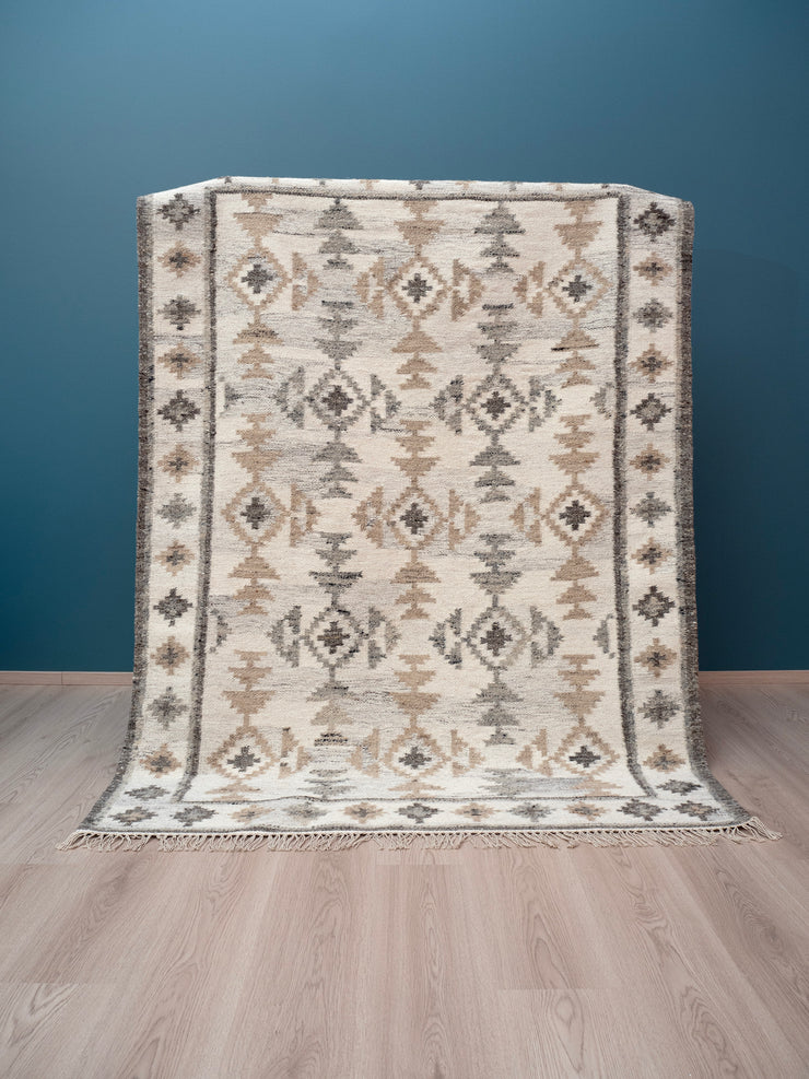 Yani-matto beige-harmaalla kuosilla.