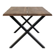 Tammisaari-pöydän kansi on valmistettu kahdesta leveästä tammilankusta. Kuvan pöydän koko 140 x 95 cm.