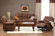 Nojatuolin voi yhdistää helposti muihin Denver-tuotteisiin, joissa on myös recliner-mekanismi. Kuvan sohvassa ja nojatuoleissa on ruskea kangasverhoilu.