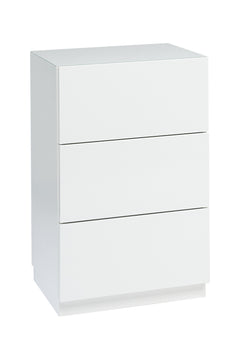 Kuvassa on 46 cm leveä korkeakiiltovalkoinen Lumo-lipasto valkoisella sokkelijalalla. Sarjan tuotteissa on valkoinen lasikansi.