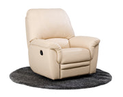 Ariel-recliner valkoisella Soft Antique 0000 -nahka/keinonahkaverhoilulla ja mekanismin nappilaukaisulla. Kuvassa oleva matto myydään erikseen.