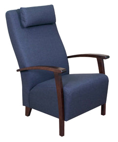 Polo-lepotuoli tummansinisellä verhoilukankaalla ja tumman pähkinänvärisillä puuosilla.