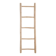 Teak-sisustustikkaat ovat 150 cm korkeat.
