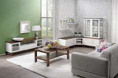 Vuokatti-tv-taso on monipuolinen säilytysratkaisu. Tv-taso on helppo yhdistää muihin Vuokatti-kalusteisiin.