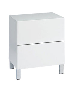 Kuvassa on 46 cm leveä korkeakiiltovalkoinen Lumo-lipasto hopeanvärisillä alumiinijaloilla. Sarjan tuotteissa on valkoinen lasikansi.