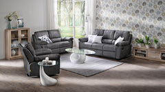 Mekanismisohvan voi yhdistää helposti muihin Denver-tuotteisiin, joissa on myös recliner-mekanismi. Kuvan Denver-sohvissa ja tuolissa on harmaa kangasverhoilu.