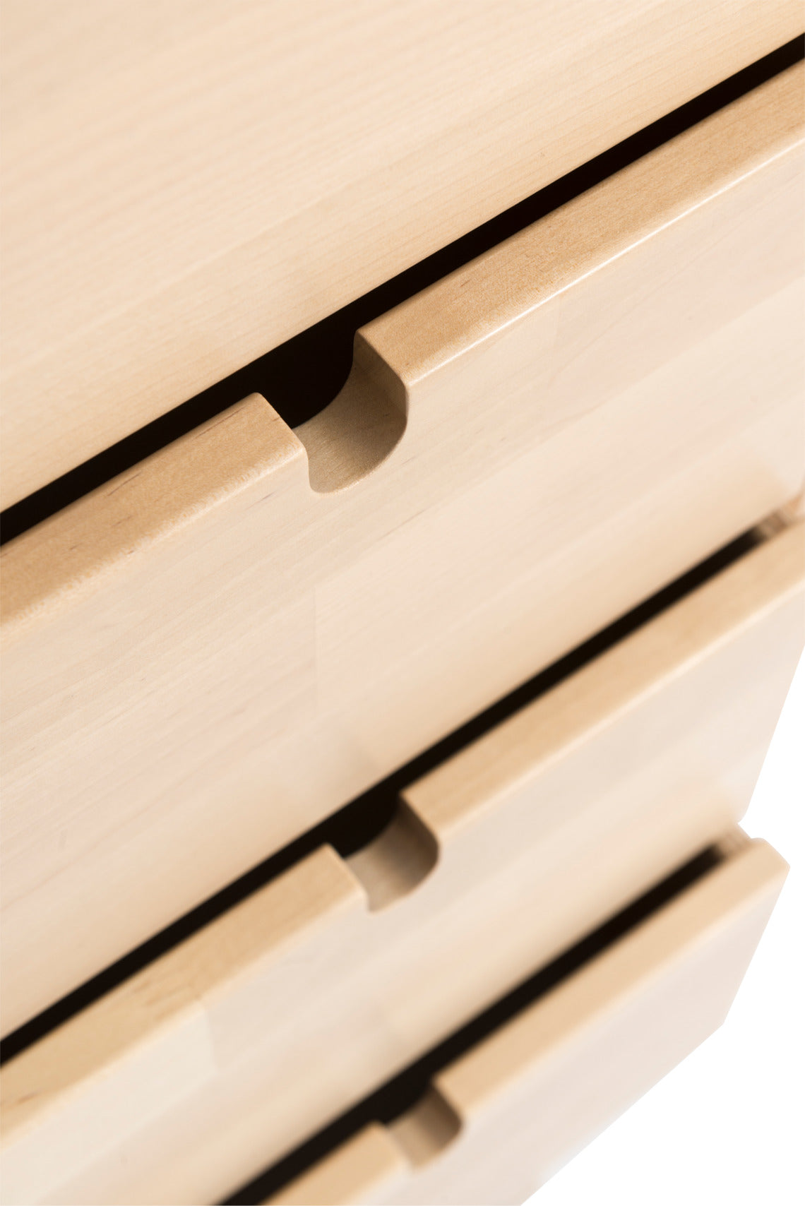 Hauska Notte-tuotesarja on tyylikäs, kevyt ja täynnä pieniä yksityiskohtia. Säilytyskalusteet sopivat upeasti kodin eri tiloihin.