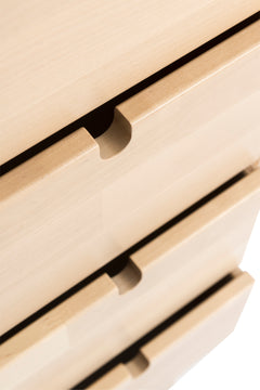 Hauska Notte-tuotesarja on tyylikäs, kevyt ja täynnä pieniä yksityiskohtia. Säilytyskalusteet sopivat upeasti kodin eri tiloihin.