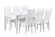 Valkoiset Kanerva-tuolit Järvi-pöydän ympärillä.