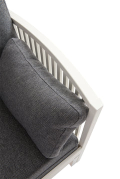 Valkoisen Aarre-vuodesohvan käsinoja ylhäältä kuvattuna.