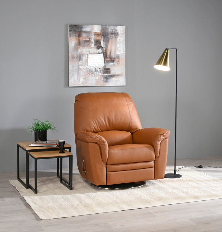 Kuvassa on Ariel-recliner ruskealla Soft Antique 9030 -nahka/keinonahkaverhoilulla ja mekanismin kahvalaukaisulla.