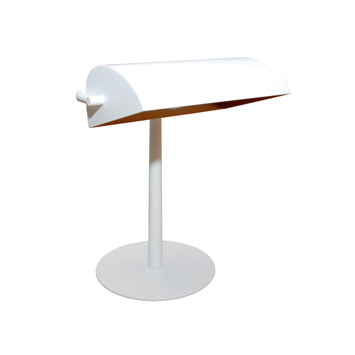 Banker Lux-pöytävalaisimen sisäosa on kuparinvärinen.