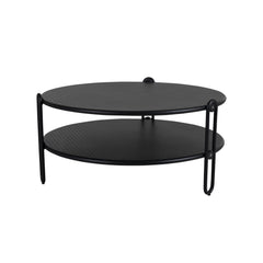 Musta Blixt-sohvapöytä Ø 85 cm on 39 cm korkea. Pöydän kansi ja hylly ovat rei'itettyjä.