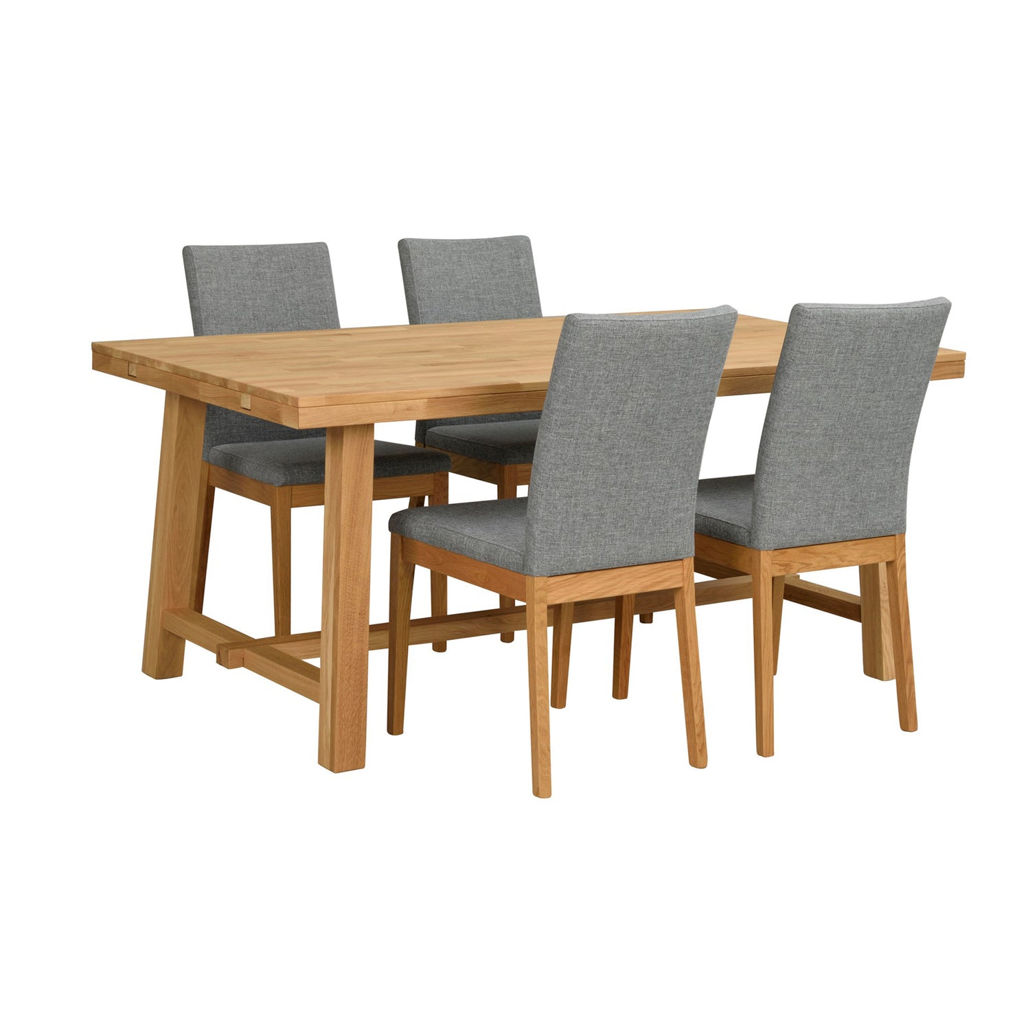 Luonnonvärisissä Brooklyn-kalusteissa on harjattu pinta ja viimeistelynä sävytelakka. Kuvassa tammenvärinen Brooklyn-ruokapöytä koko on 170 x 95 cm ja Amanda-tuolit.