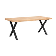 Tammenvärinen Brooklyn -ruokapöytä 170 x 95 cm, X-mallisilla mustilla metallijaloilla.
