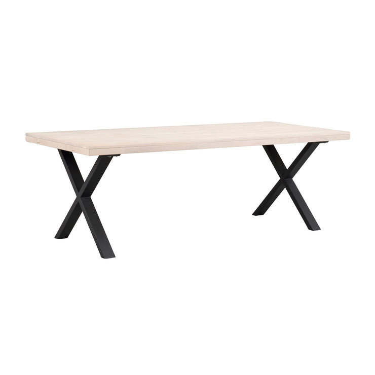 Valkotammenvärinen Brooklyn -ruokapöytä 220 x 95 cm, X-mallisilla mustilla metallijaloilla.