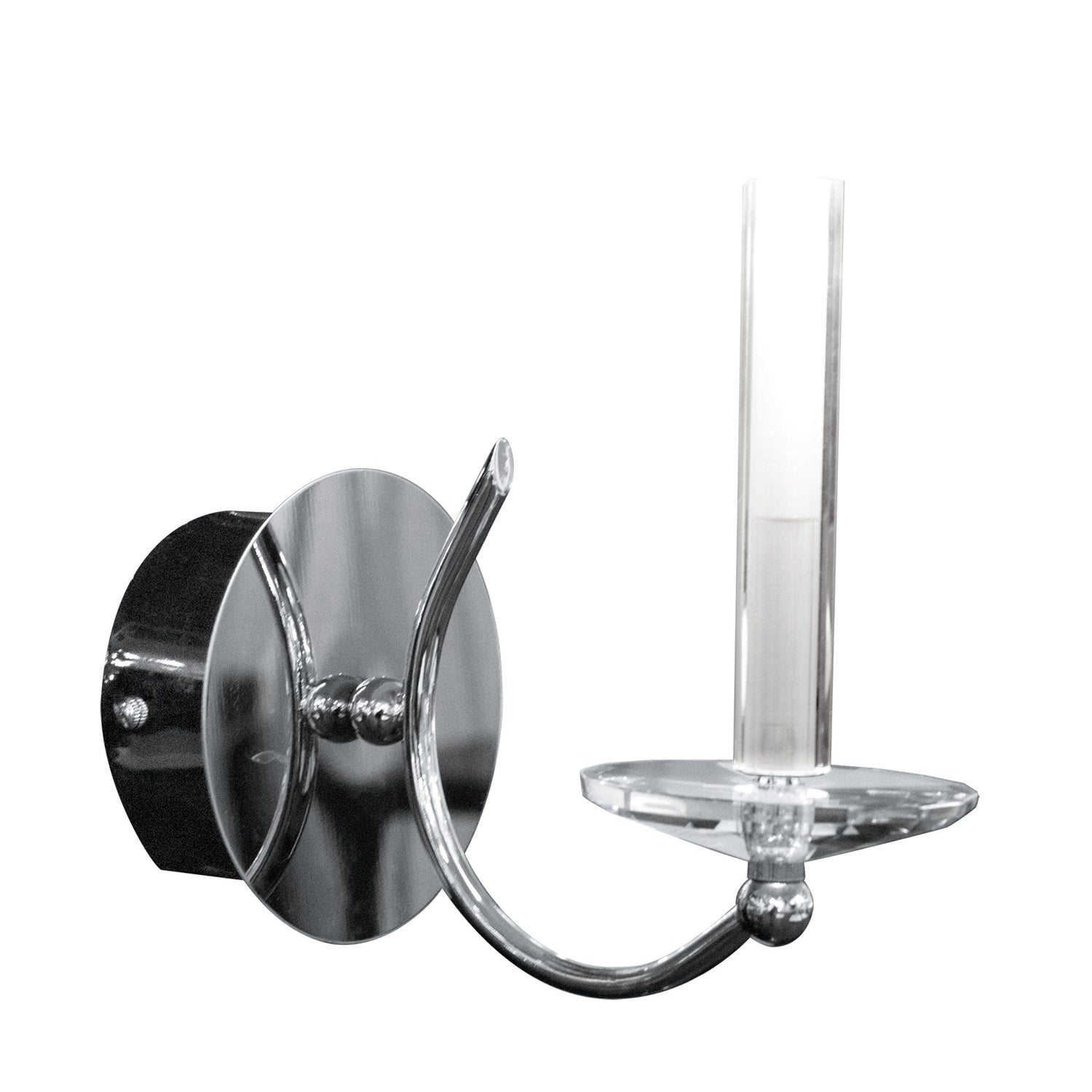 Candle-seinävalasimessa on kromin värinen runko.