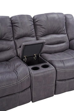 Juomakonsolin säilytystilaan ja mukitelineisiin saa kätevästi leffaherkut tarjolle.