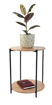 Day-sohvapöytä sopii myös sivupöydäksi, apupöydäksi tai kukkapöydäksi. Kuvassa puunvärinen/musta pöytä.