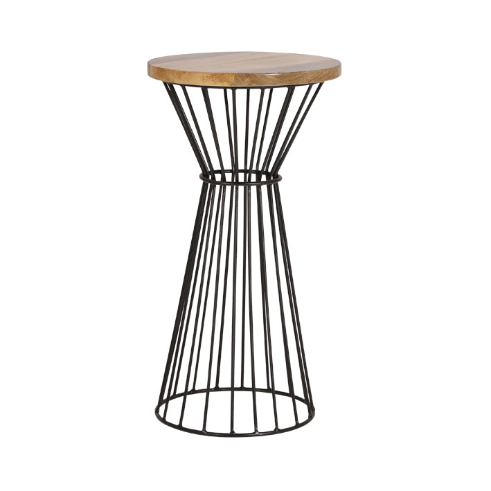 70 cm korkeassa Deco Twist Midi -pöydässä on mangopuinen Ø 37 cm kansilevy ja moderni musta metallijalka.