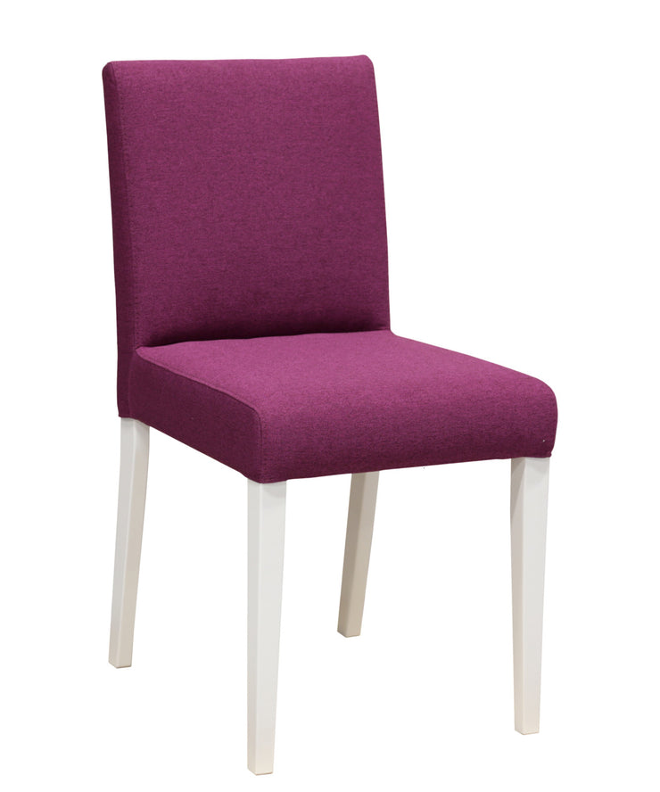 Deco Lux -tuoli valkoisilla koivujaloilla ja purppuralla Luna-kankaan verhoilulla.
