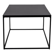 Pöydän kansi on mustaa huonekalulevyä ja sen jalat ovat mustaksi maalattua metallia.