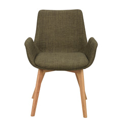 Drimsdale-tuoli vihreällä verhoilulla ja tammenvärisillä jaloilla.