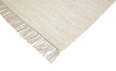 Emma-villamatto valkoisena. Villamaton tiivis pinta hylkii likaa ja on helppo pitää puhtaana.