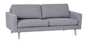 3 hengen Erin-sohva harmaalla Degas 83 -kangasverhoilulla ja luonnonvärisillä koivujaloilla.