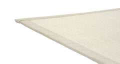 Lähikuva valkoisesta Esmeralda villa-paperimatosta.