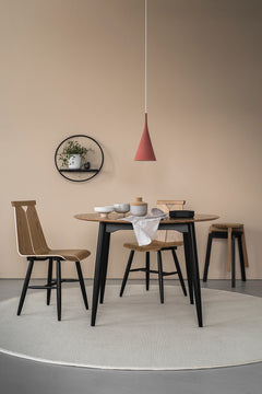 Esmeralda-matto on saatavana tilauksesta myös pyöreänä. Kuvassa valkoinen matto.