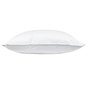 Stemma Lux on ihanan pehmeä puolikorkea tyyny, joka varmistaa luksustason yöunet soveltumalla kaikkiin uniasentoihin. 