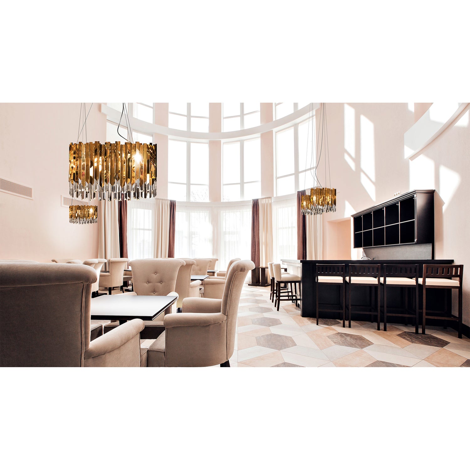 Tämä laadukas arvovalaisin on uniikki ja huomiota herättävä huoneen keskipiste! 