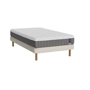 Valkoinen Heaven By Unico Fusion -runkopatjapaketti 120 x 200 cm. Pakettiin kuuluu tukeva Suomessa valmistettu Lounge-vuoderunko, 120 x 200 cm Fusion Nano Cool™ memory foam patja sekä pyöreät tammen väriset jalat.