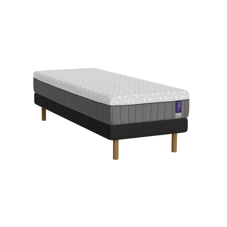 Musta Heaven By Unico Fusion -runkopatjapaketti 90 x 200 cm. Pakettiin kuuluu tukeva Suomessa valmistettu Lounge-vuoderunko, 90 x 200 cm Fusion Nano Cool™ memory foam patja sekä pyöreät tammen väriset jalat.