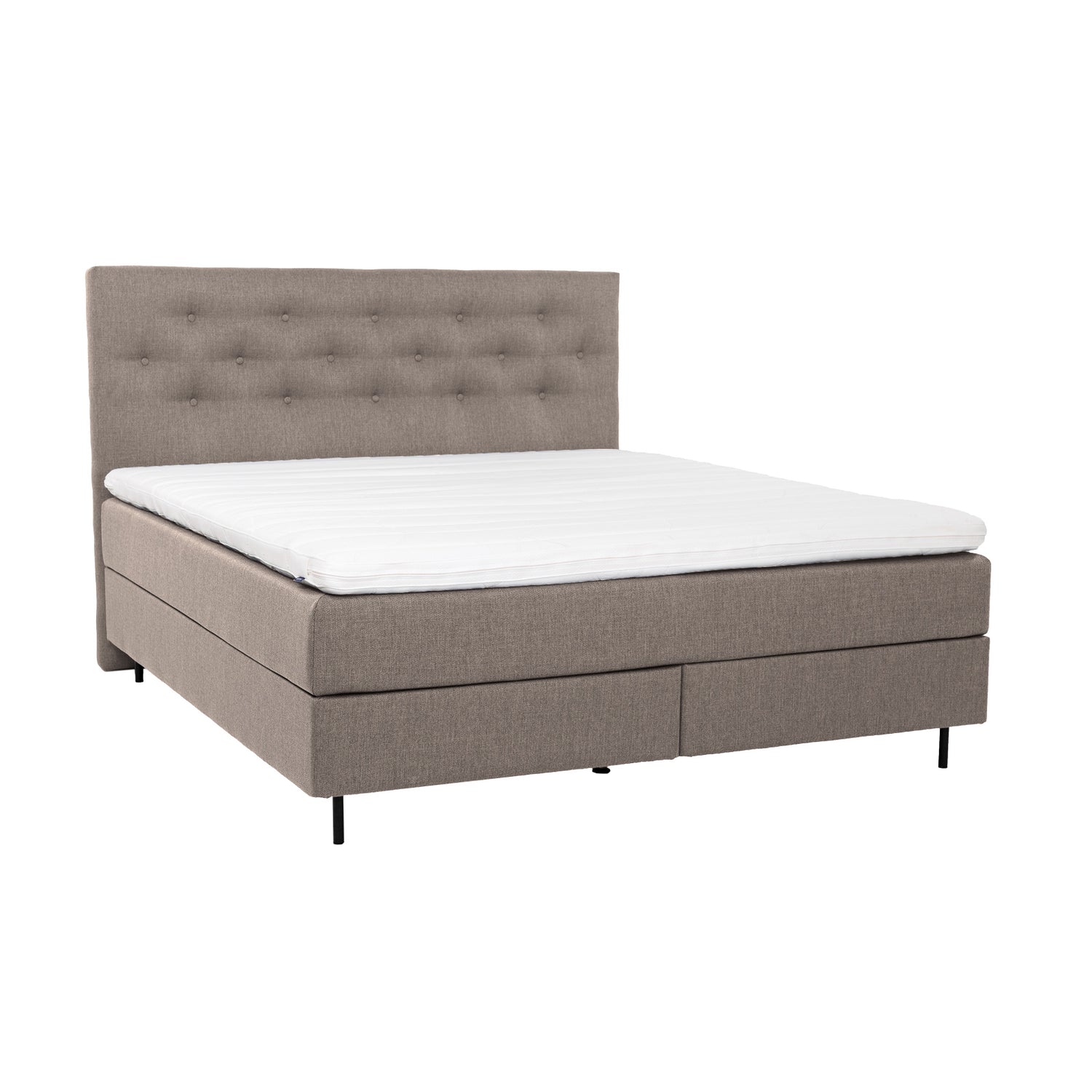 Hiekanvärinen Hilding Feel Ergo -jenkkisänky 160 x 200 cm mustilla pyöreillä 14 cm alumiinijaloilla ja Hilding Ergo -sijauspatjalla. Kuvan Feel -nappipääty myydään erikseen.