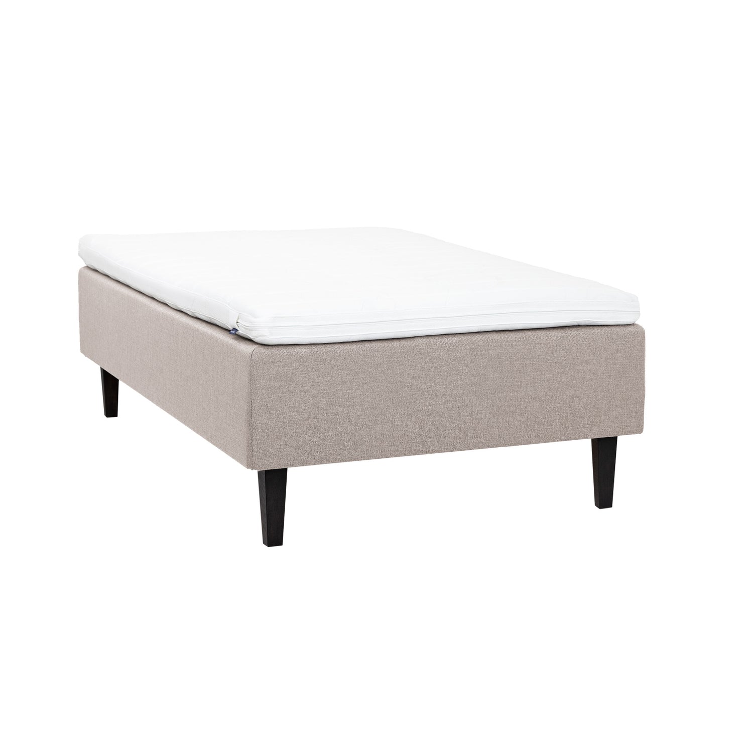 Beige Hilding Feel -runkopatja 120 x 200 cm hiilenmustilla 23 cm Royal -tammijaloilla ja Hybrix Air Coolmax -sijauspatjalla.