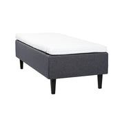 Antrasiitinvärinen Hilding Feel -runkopatja 90 x 200 cm hiilenmustilla 23 cm Royal -tammijaloilla ja Hybrix Air Coolmax -sijauspatjalla.
