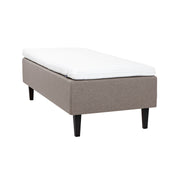 Hiekanvärinen Hilding Feel -runkopatja 90 x 200 cm hiilenmustilla 23 cm Royal -tammijaloilla ja Hybrix Air Coolmax -sijauspatjalla.