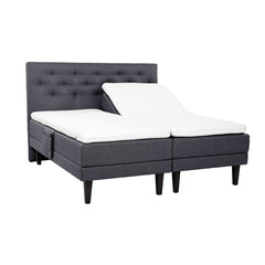 Antrasiitinväriset Hilding Feel -moottorisängyt hiilenmustilla 23 cm korkeilla Royal -tammijaloilla ja erillisillä Hilding Hybrix Air Coolmax -sijauspatjoilla. Kuvan Feel -sängynpääty ja tarviketasku myydään erikseen.