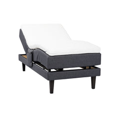 Antrasiitinvärinen Hilding Feel Ergo -moottorisänky 90 x 200 cm hiilenmustilla 23 cm korkeilla Royal -tammijaloilla ja Hilding Ergo -sijauspatjalla. Kuvan tarviketasku myydään erikseen.